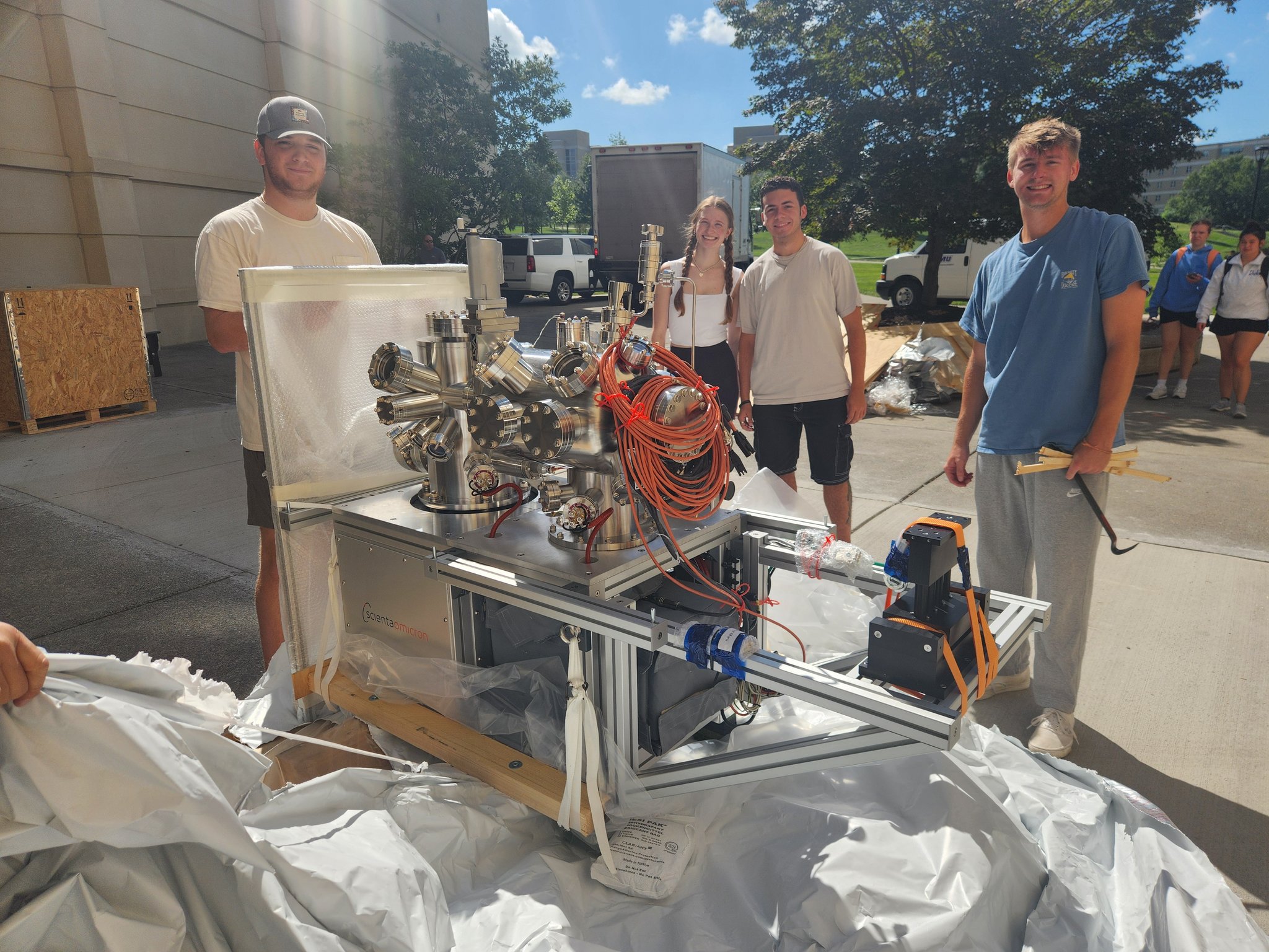 Baber Lab gets an ultrahigh vacuum LT STM!